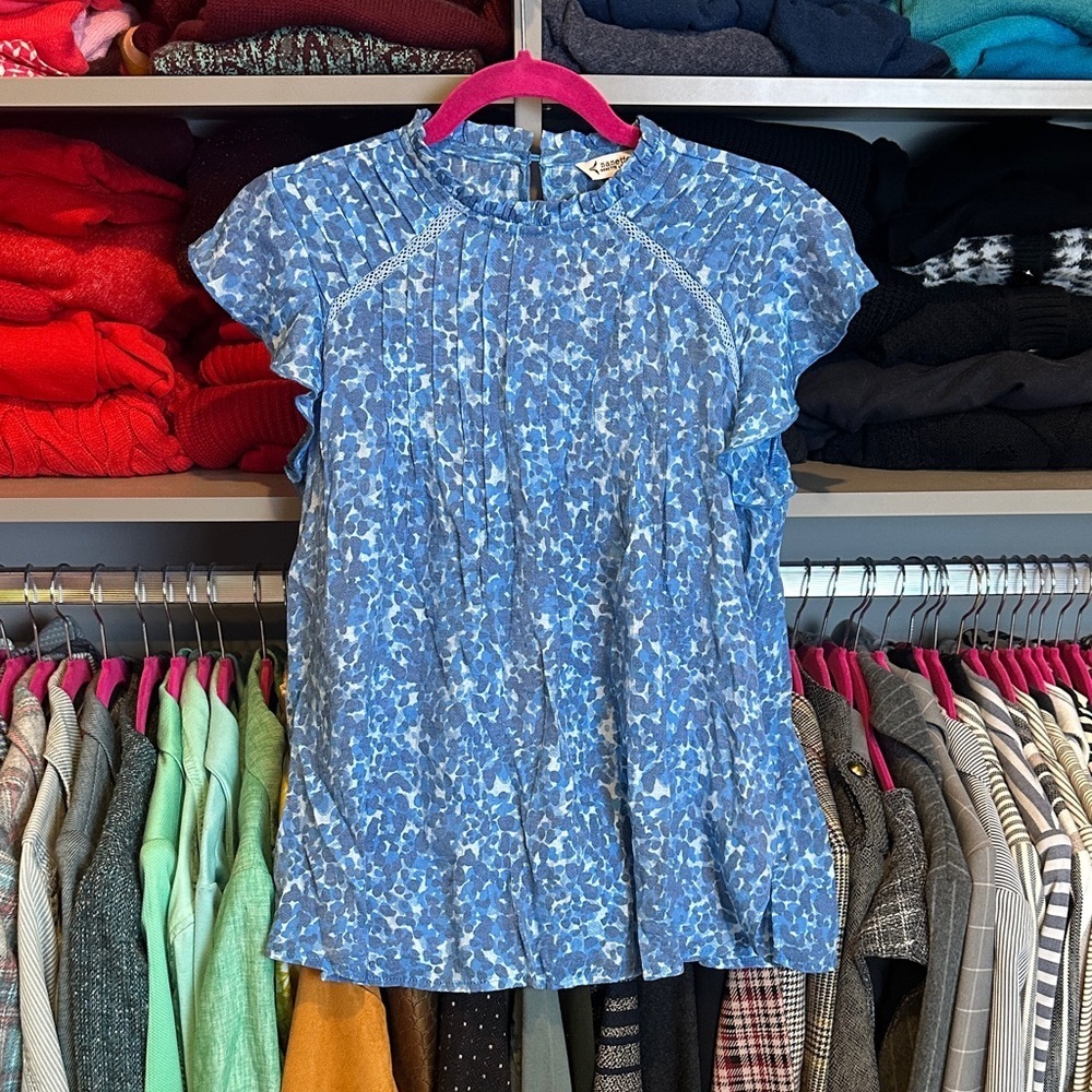 Nanette Lepore blue print back keyhole closure pleated blouse size S